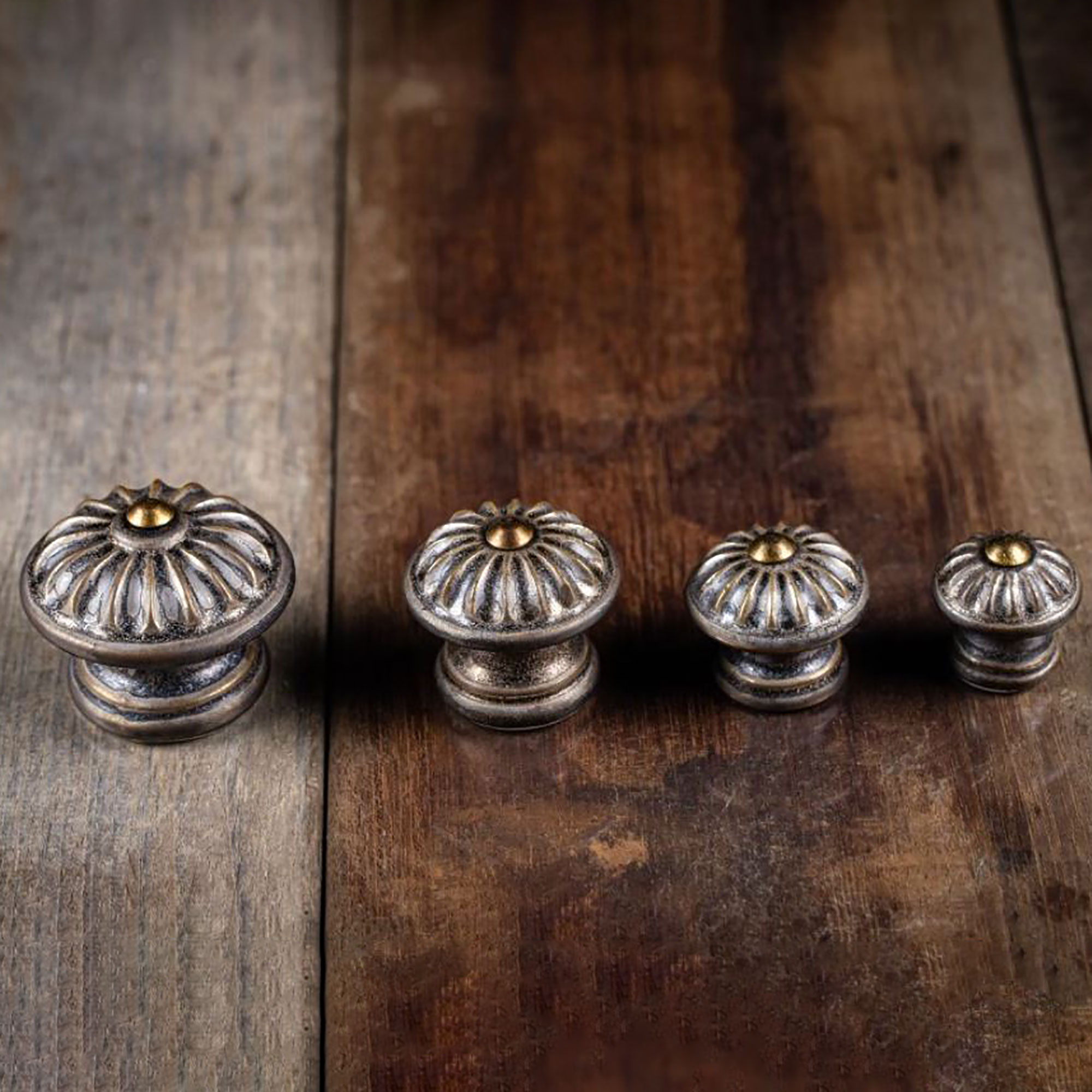 Porzellan Knauf Margerite - Messing Effekt